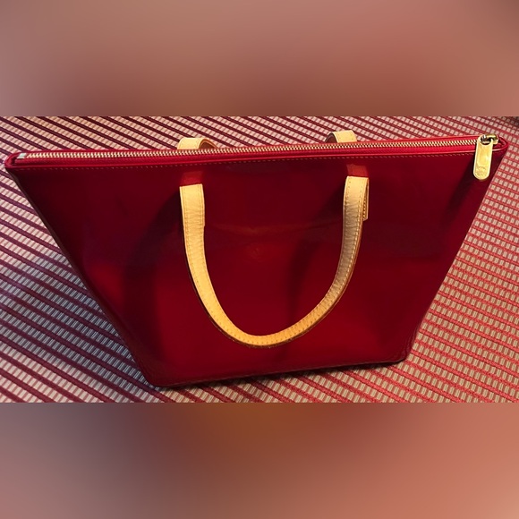 Louis Vuitton Bellevue Vernis, Red - Picture 3 of 8